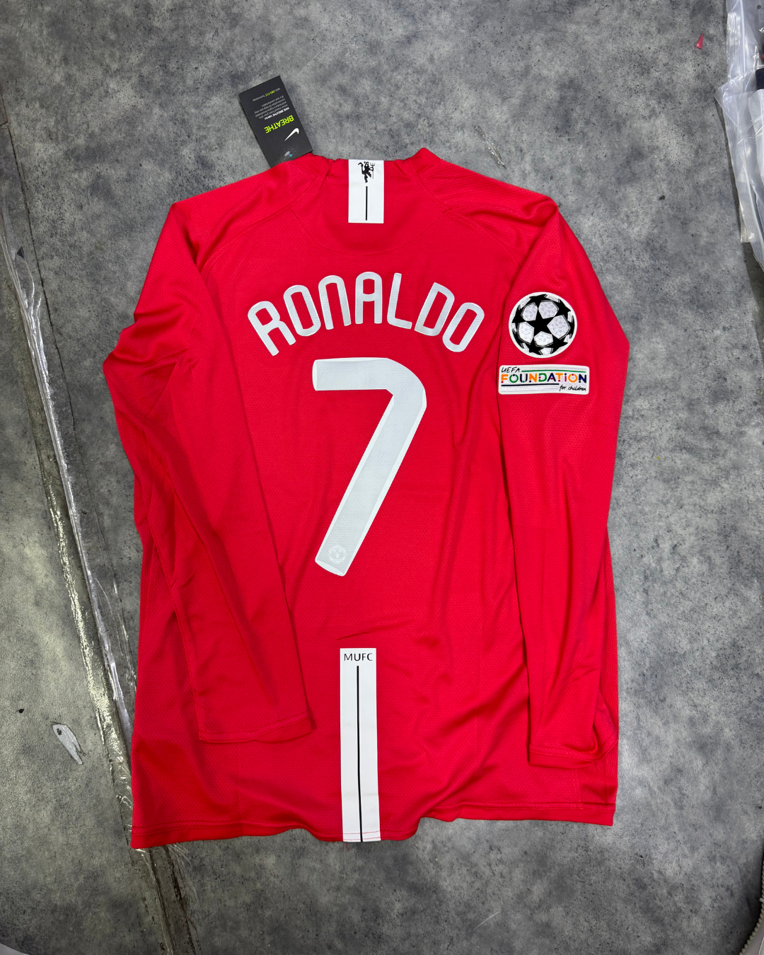 Manchester United 2008 Sezonu Nostalji Uzun Kollu Player Forması